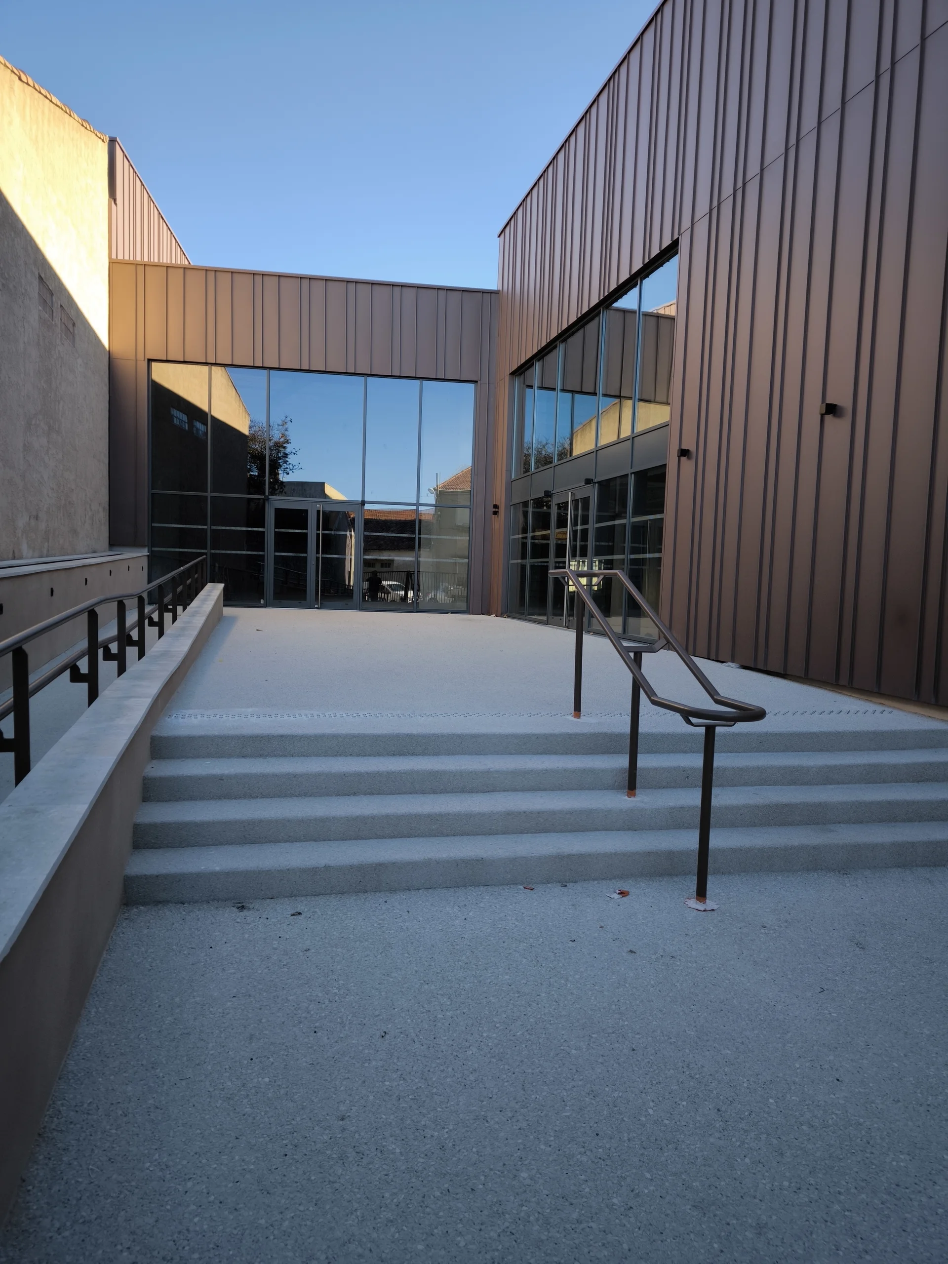 Mur rideau droit fini